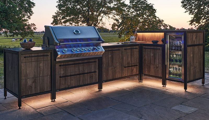 Outdoorküche in Holzoptik