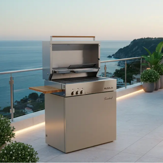 Flammkraft Grill auf Terrasse vor Küste